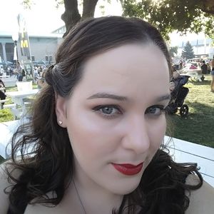 Meet your Posher, Jeanine